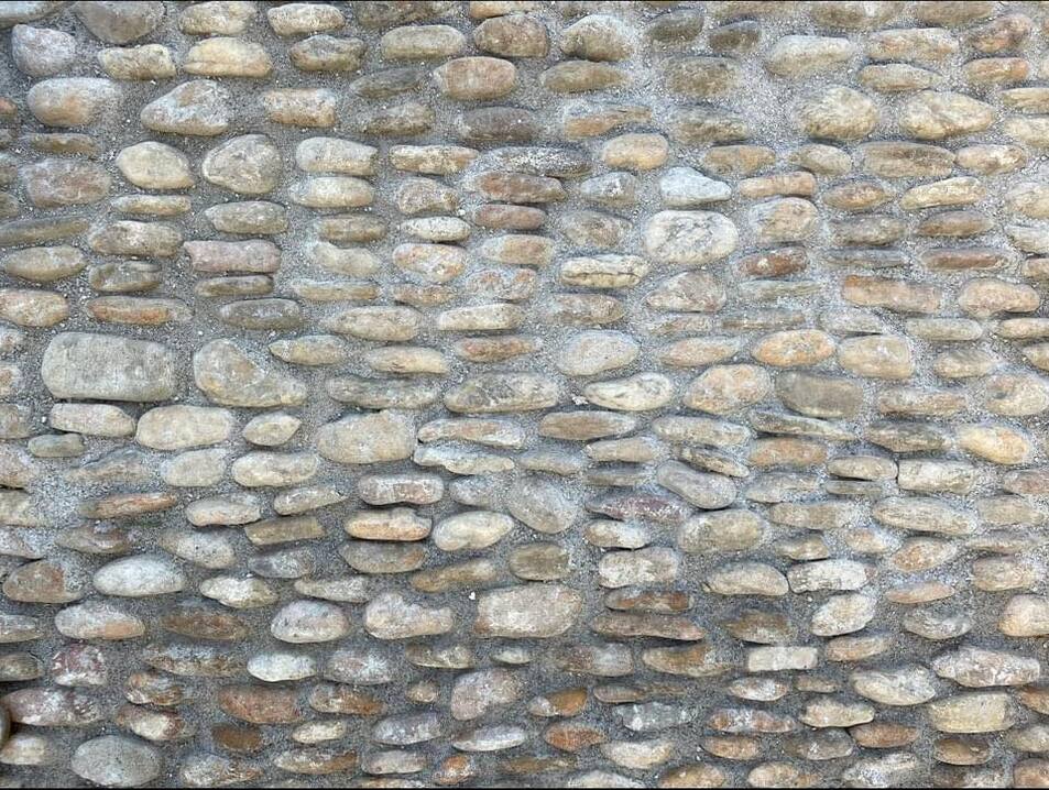 Restauration d'une calade en galets à Vézénobres, en Cévennes