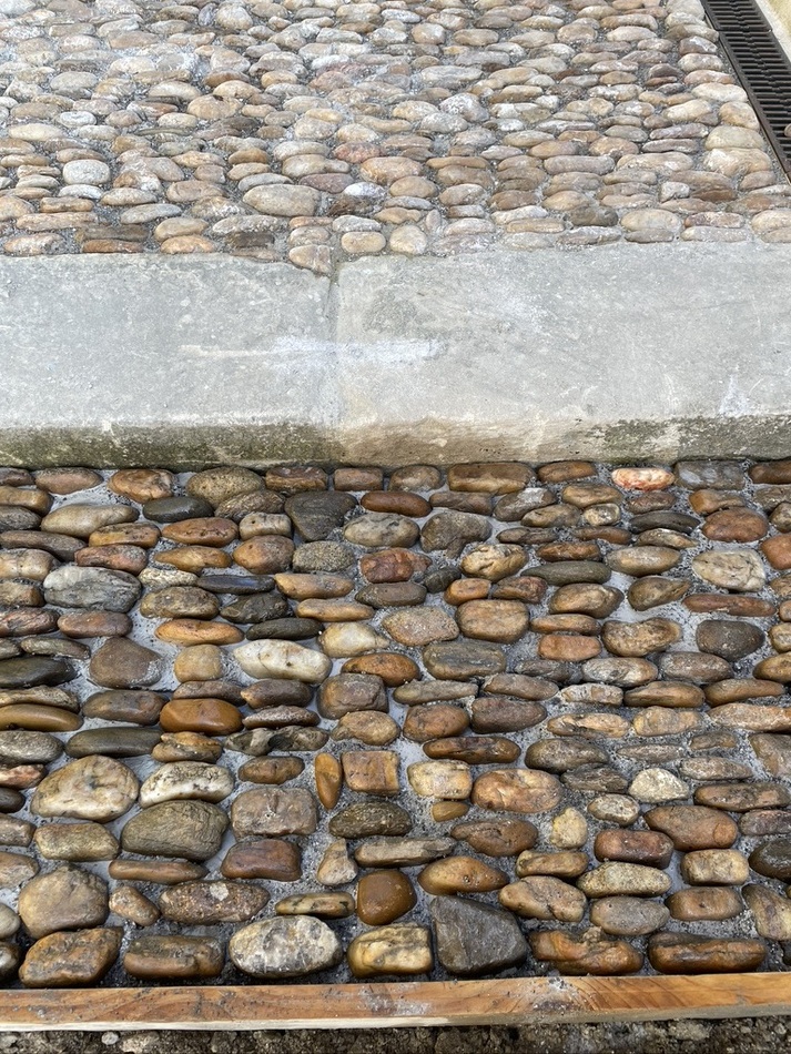 Restauration d'une calade en galets
