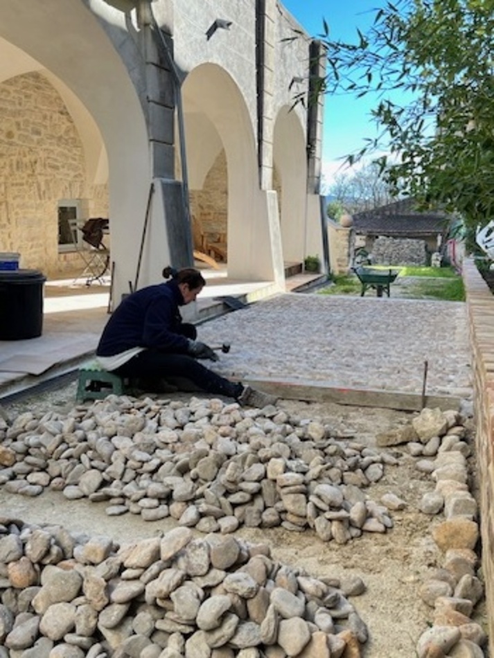 Chantier de restauration d'une calade
